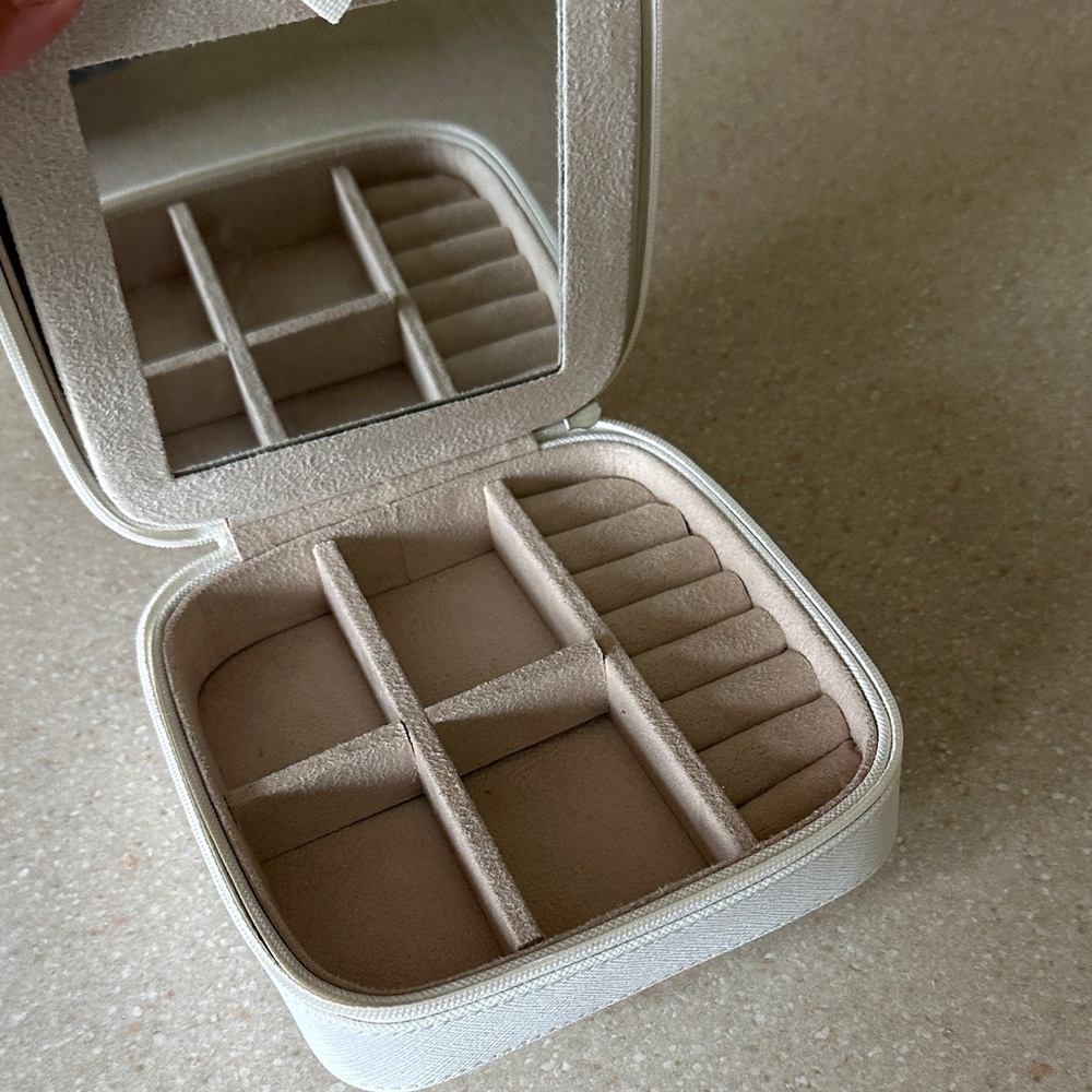 Elegant Cream Jewelry Box with Mirror